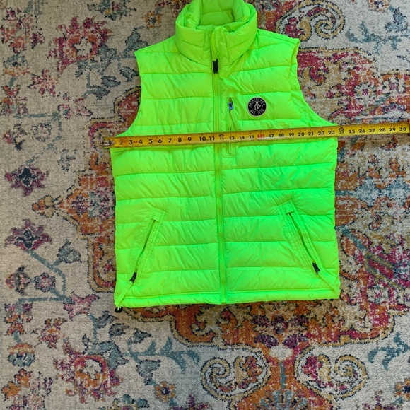 Abercrombie and Fitch puffer vest - Picture 6 of 8